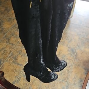 Women’s Over-the-Knee Velvet Boots - Black
